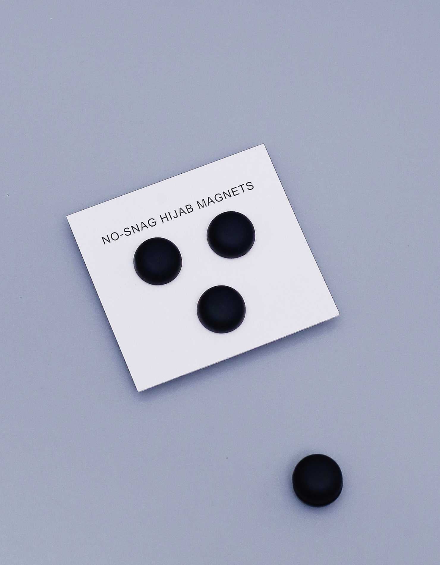 Circle Matte Magnet Blackish